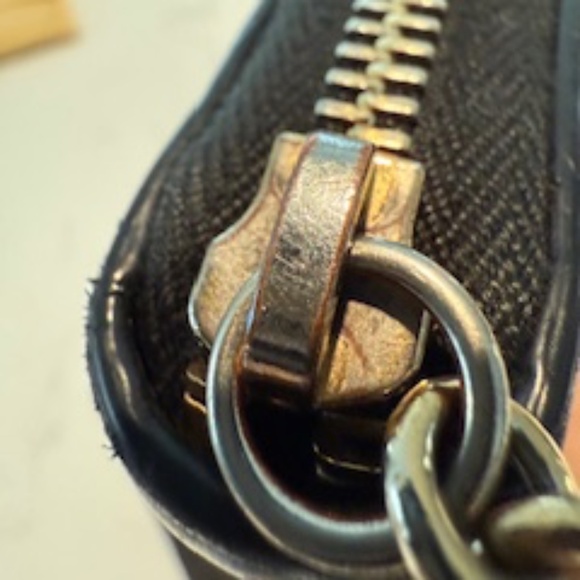 ❤️Gucci USED Sima Emboseed Black Zippy *PRE-LOVED - Picture 8 of 9